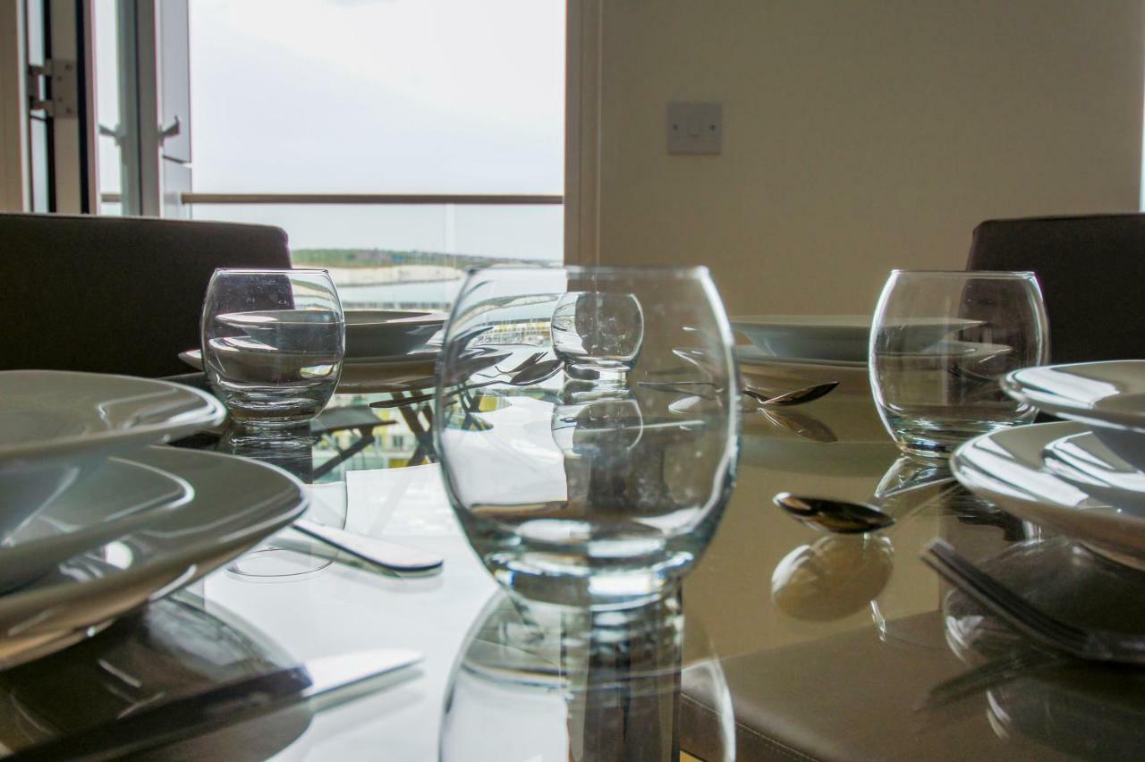 Orion Marina Sea View - Parking - By Brighton Holiday Lets Bagian luar foto