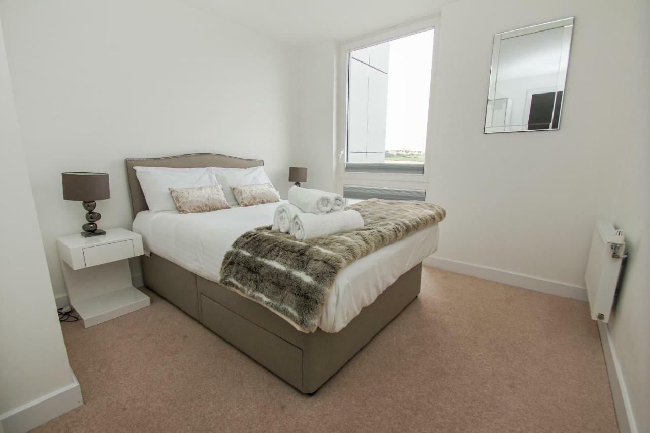 Orion Marina Sea View - Parking - By Brighton Holiday Lets Bagian luar foto